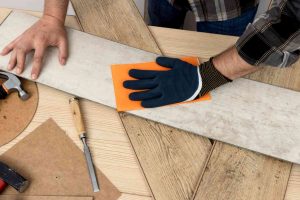 How to Clean and Maintain Vinyl Flooring (Do’s & Don’ts)
